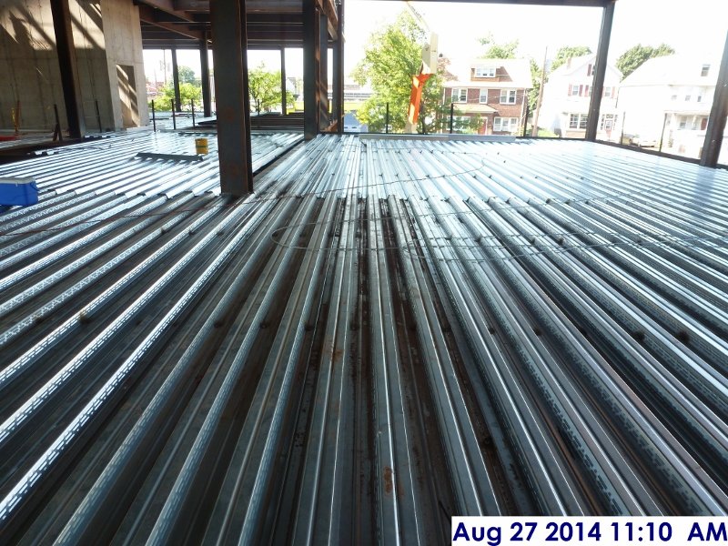 Installing metal decking at Derrick -7 (2nd Floor) Facing West (800x600)